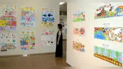 平和願う灯籠の絵、三次で展示 カープ選手も参加 26日まで