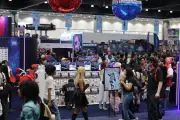 LAのAnime Expoでリカちゃん初音ミクコラボ連日完売、ガチャ待機列途切れず