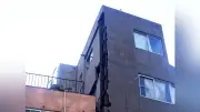 熊本県で震度7、熊本市中心部で崩れたビルの壁面、土産物屋では商品のこけしが床に散乱、JR新水前寺駅運転休止