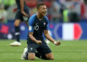 エムバペへの人種差別発言にフランス大統領や国連まで激怒、サッカーが担う国家団結の役割