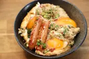 ミツカンの「ウインナーたまご丼」がタンパク質33gで激ウマと話題