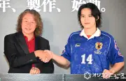 水上恒司、野人・岡野雅行の半生描く映画で主演 会見で「似てますよね？」