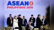 茂木外相、ASEAN会合で王毅氏と立ち話 昨年10月以来の接触