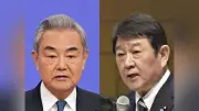 茂木外相、中国の王毅外相と立ち話 議論詳細は明かさず