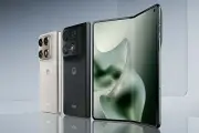 モトローラ初の横開き折りたたみスマホ「razr fold」発表、カメラ強化と耐久性向上