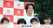 中村敬斗が子どもたちに伝授、カットインのコツ「縦の意識が大事」
