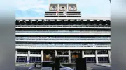 奈良県職員、警察官の頭押し減給1か月処分 一時不停止取り締まりで公務執行妨害