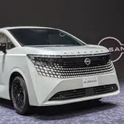 新型エルグランドのフロントデザイン、伝統工芸「組子」から着想 開発者が語るこだわり