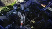熊本県八代市の日本製紙八代工場、震度6強の地震で煙突折れ確認、救助2人心肺停止、9人安否不明