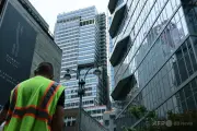 NYマンハッタン高層ビルで柱損傷、周辺封鎖 増築工事が原因か