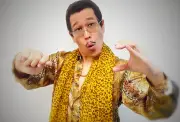 ピコ太郎「PPAP」10周年企画最終作で矢島美容室MAMAとコラボ、新曲「Shipp Petaaan」配信へ