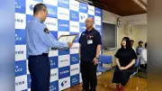 携帯電話でATM操作の高齢女性、郵便局員が声かけ詐欺防止 大分県警感謝状
