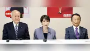 首相が消費税1%引き上げを巡り、自身の政治的な後ろ盾である麻生氏を説得　自民党内では不満がくすぶっている