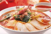 魁力屋「真夏のHOTトマト麺」7月22日発売、ピリ辛トマトスープが特徴