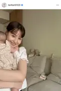 トリンドル玲奈、初ママ友ランチ報告 わが子抱いた2ショット公開「優しいママの顔」