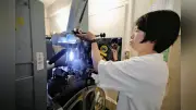 フィルム映写機が現役、老舗「早稲田松竹」のレトロな魅力 学生と地域が支える名画座