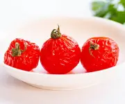 シワシワミニトマトが20秒で復活！50℃のお湯でプリプリに