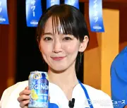 吉岡里帆、エプロン姿で一日店長に 武藤敬司とGINON居酒屋PR