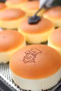 りくろーおじさんの店、70周年創業祭を大丸梅田店で開催 原点の銘菓「軍配大関」がリニューアル登場