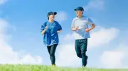 ランニング初心者向け「3つの新常識」：週2〜3回、会話可能ペースで健康効果