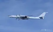 英空母にロシア哨戒機が異常接近、F35緊急発進 アイスランド沖で