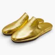 SANAXが100足限定「黄金のレザースリッパ」発売、87歳職人・佐々木氏が手掛ける