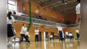 クラスの絆深めた球技大会、バスケやバレーで健闘たたえ合う…樟蔭学園