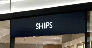 SHIPSのロゴポケットTシャツが好評、全15色展開で3410円