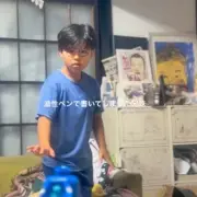 HIKAKINになりきり油性ペンでメガネ描いた兄妹が話題、母が語る子育て哲学