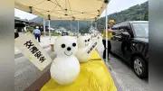 雪だるま「無事故で無事におゆき」願い 岐阜・飛騨市で交通安全運動