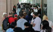 スペイン不法移民合法化、117万人申請 若年層が多数