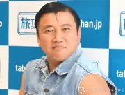 スギちゃん、結婚11周年で妻とのウエディングフォト公開「素敵なご夫婦」と反響