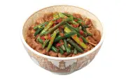 すき家、夏の定番「ニンニクの芽牛丼」発売 ダブル・トリプルも