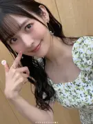 上坂すみれ、肩出しワンピース自撮りに反響「色気がすごい」