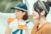 夏の飲み物アンケート、喉の渇きを潤す「お茶」が1位、ビールも人気