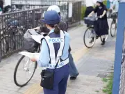 長野駅前で夏の交通安全運動、自転車事故防止へヘルメット着用呼びかけ