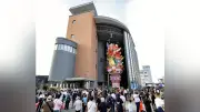 五所川原「立佞武多の館」2年ぶり再開、新作「猿田彦大神」お披露目