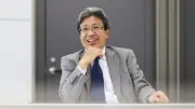 高市首相の笑顔は「カラ元気」？内側から崩れる政権、重要人物2人の離反