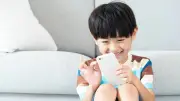 「スマホばかり」の子に読ませたい本 東大卒が紹介する3冊