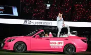 T.M.Revolution、『鷹祭 SUMMER BOOST』でガンダムファン熱狂 ピンク母艦から「Meteor-ミーティア-」歌唱