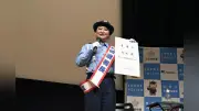 友近さん、愛知県警昭和署で一日署長 ヘルメット着用を呼びかけ