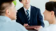 一流はミエミエのお世辞を連発する？トップセールスの褒め方