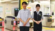 運転士「ポロシャツ勤務OK」変化する鉄道員のシンボル　小田急、相鉄に続き東京都交通局が制服に採用