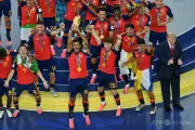 トランプ米大統領、W杯決勝でブーイング浴びながら表彰台に居残り スポットライト独占