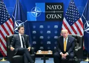 トランプ氏、グリーンランド巡り「デンマークには不要」と主張 NATO首脳会議で