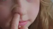 鼻ほじりに指2本は赤信号…将来多くの歯を失う人が子供のころに見せる10のサイン