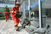 台風9号が中国東部に上陸、200万人近く避難 浙江省で警戒