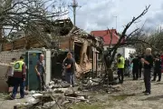 ウクライナとロシア、互いに民間施設攻撃で10人死亡