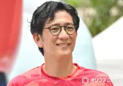 アンタッチャブル柴田、湿布ケーキにご満悦「甘いケーキより嬉しい」