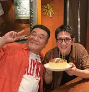 アンタッチャブル山崎、柴田にバースデーサプライズ 特大フィギュア製作決定